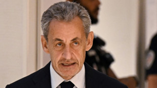 Justiça francesa condena ex-presidente Sarkozy a 5 anos de prisão