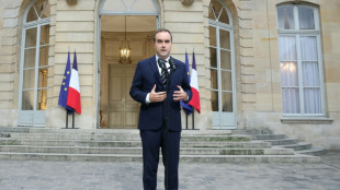 Gouvernement: Lecornu tente d'unir une coalition contrariée, LR se déchire