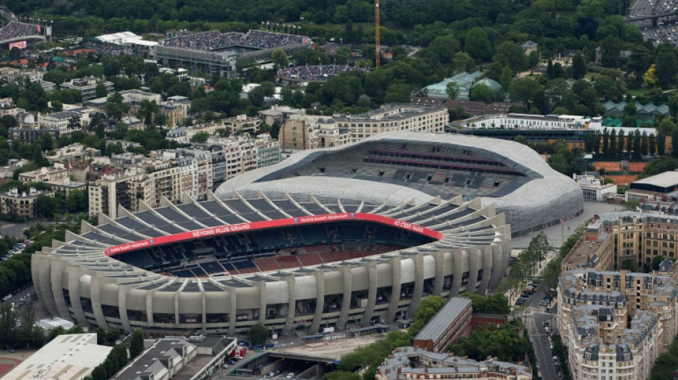 Municipales &agrave; Paris: la majorit&eacute; des candidats pr&ecirc;ts &agrave; c&eacute;der les cl&eacute;s du Parc des Princes au PSG