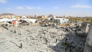 Rebeldes hutíes dicen que bombardeos de EEUU dejaron dos muertos en Yemen