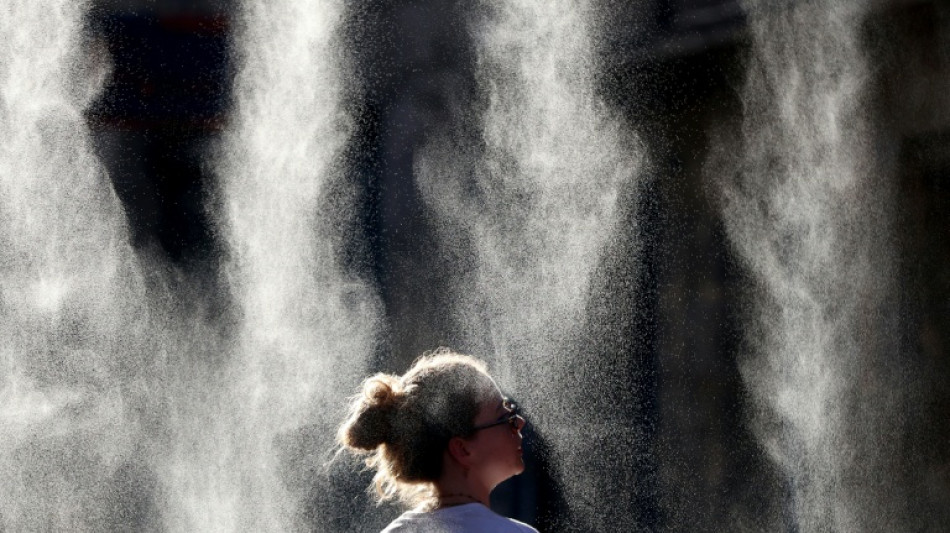 La canicule s'amplifie encore, la moiti&eacute; des Fran&ccedil;ais en vigilance rouge