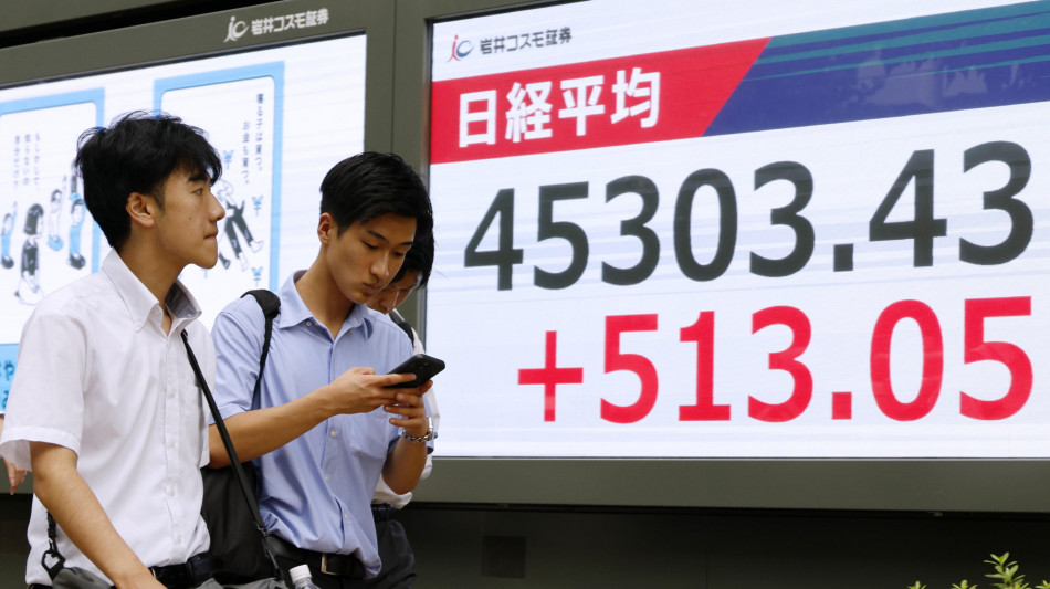 Borsa di Tokyo, apertura in aumento (+0,39%)