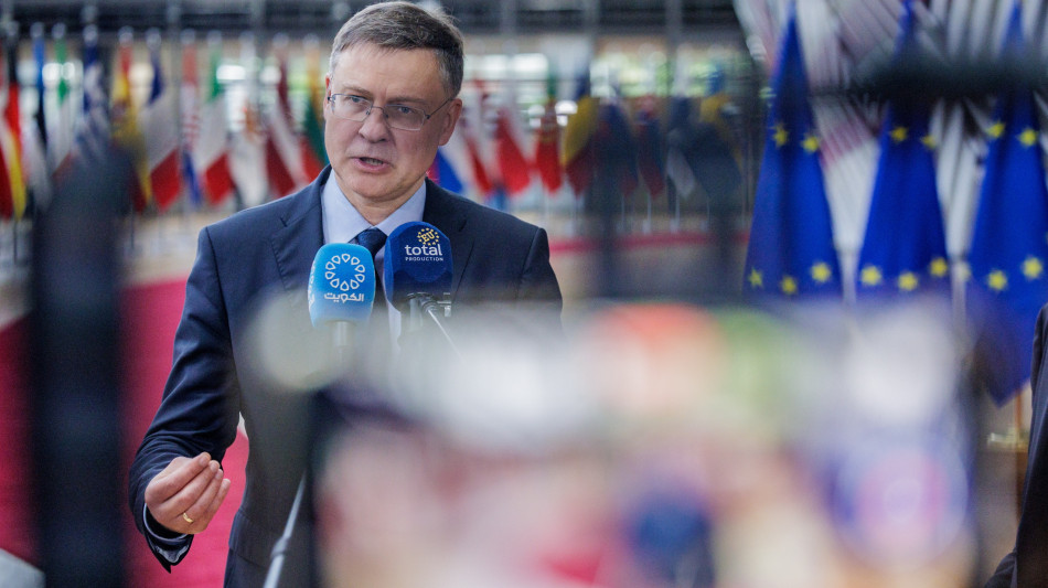 Dombrovskis, crescita sarà di poco superiore all'1,1%