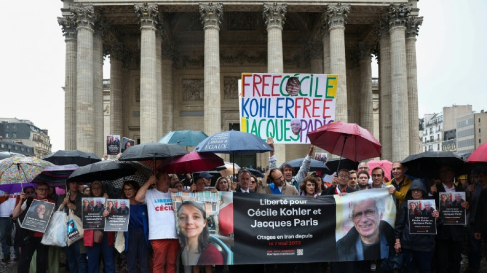 Dos franceses acusados de espionaje en Irán salen de la cárcel