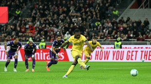 Leao double fires AC Milan past Fiorentina and top of Serie A