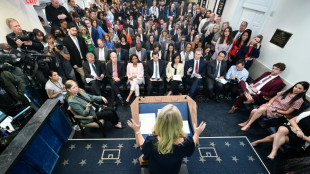 Ofensiva de Donald Trump contra la prensa tradicional en sus primeros 100 días