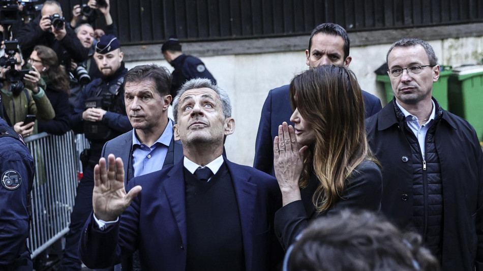 Concessa la libert&agrave; vigilata a Sarkozy, oggi lascer&agrave; il carcere