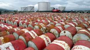 Il petrolio in calo a New York a 63,27 dollari