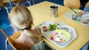 Cantines scolaires: huit mairies suppriment temporairement le thon des menus