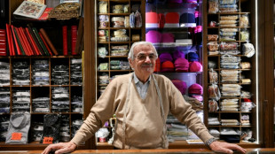 Batailles de soutanes: qui habillera le nouveau pape?