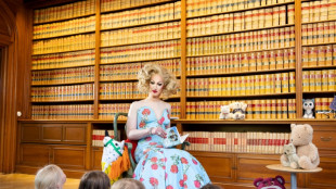 Drag queen d'un jour, le maire adjoint de Stockholm fustige l'"intol&eacute;rance"