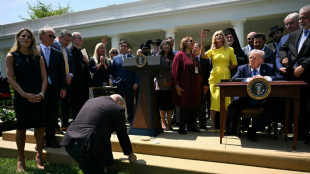 Trump celebra el Día Nacional de la Oración hablando de "vírgenes" y "sueños divinos"