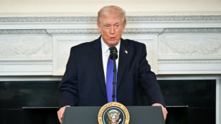 Trump anuncia nova tarifa geral de 10% ap&oacute;s rev&eacute;s na Suprema Corte dos EUA