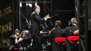 Scala, torna in concerto in piazza Duomo della Filarmonica, il pubblico seduto