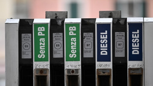 Mimit, prezzi carburanti in lieve calo, benzina self a 1,965 euro al litro