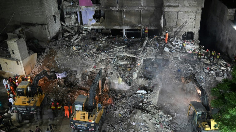 Pakistan: au moins 21 morts dans l'effondrement d'un immeuble à Karachi