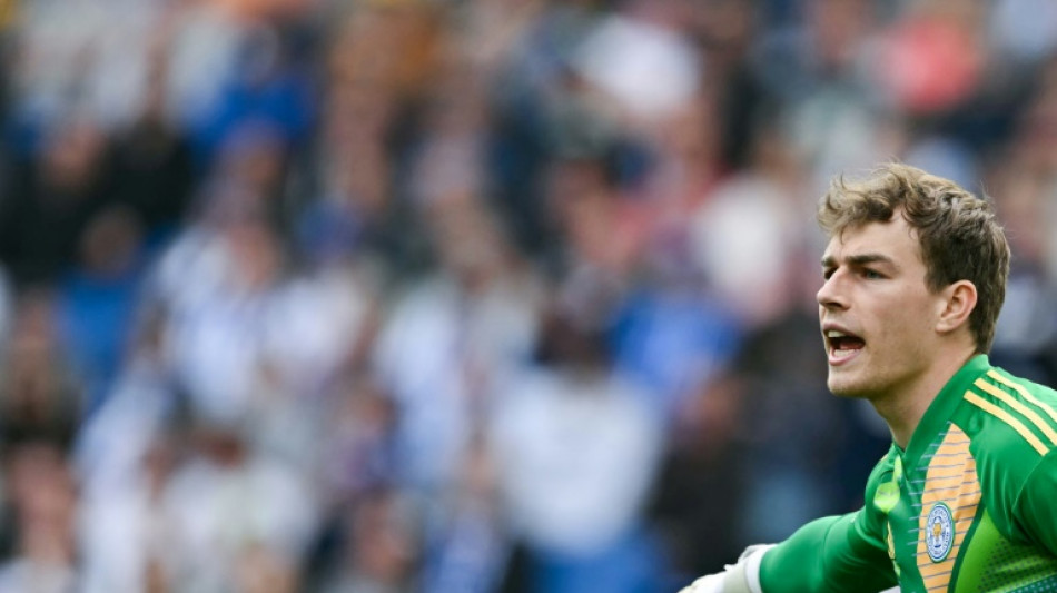 West Ham sign Leicester goalkeeper Hermansen