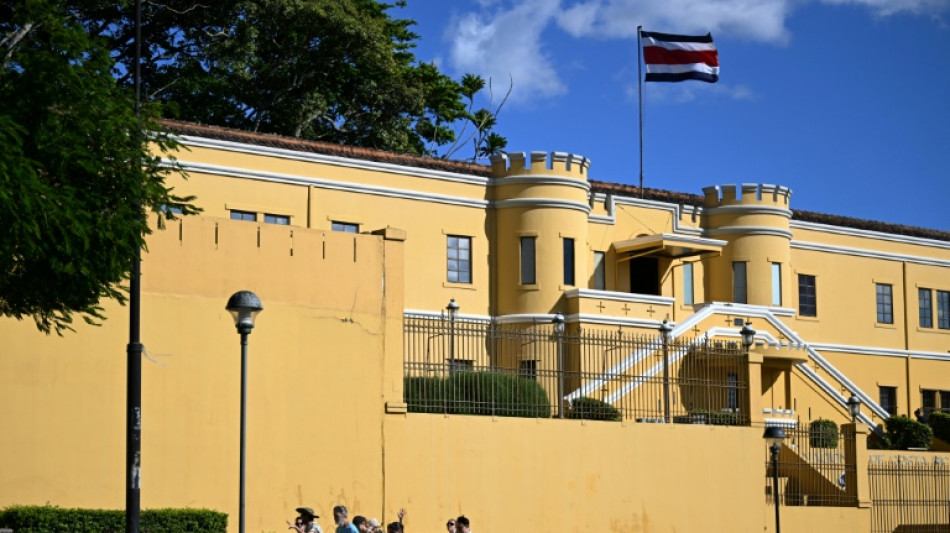 Costa Rica elege presidente com candidata de direita como favorita