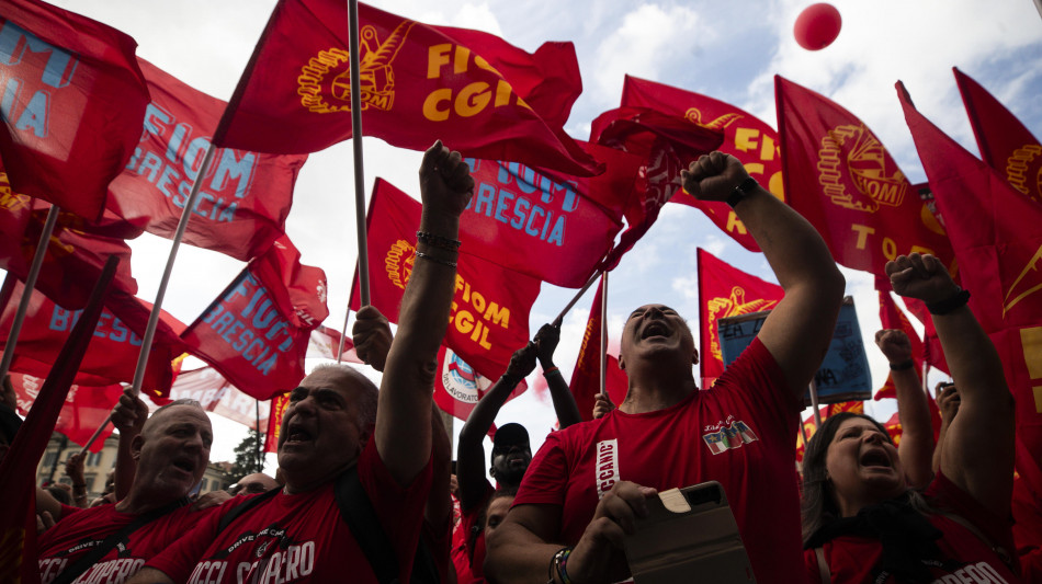 Sindacati a Filosa, urgente incontro per rilancio Stellantis