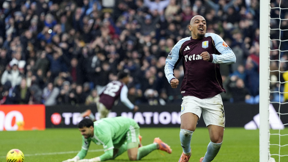 Calcio: Malen ha firmato con la Roma, indosser&agrave; il numero 14