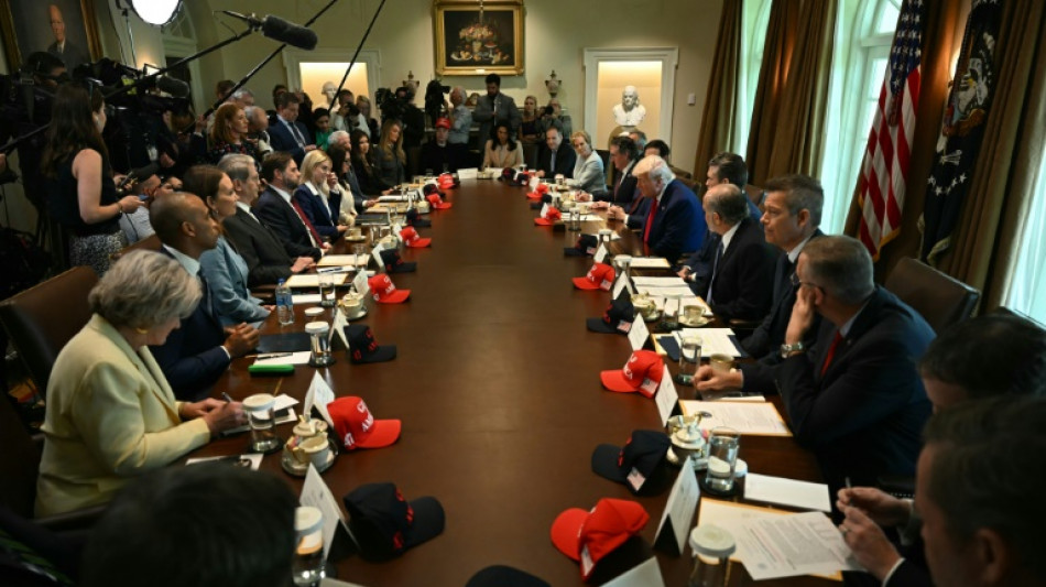 "Un travail formidable": l'économie recule, Trump et son équipe esquivent