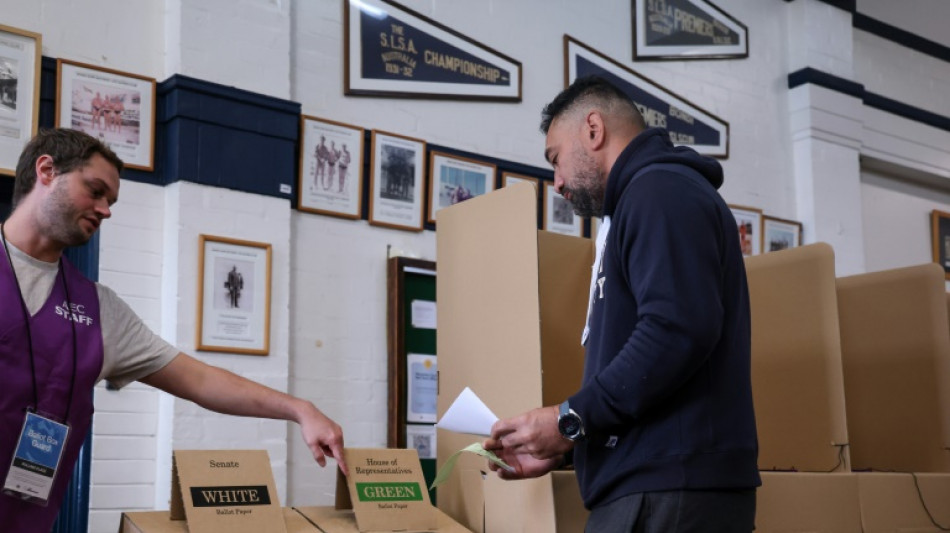 Australianos votan en elección marcada por la inflación y los aranceles de Trump