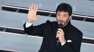 Sanremo, parte l'era De Martino che annuncia le date 2027 sui social