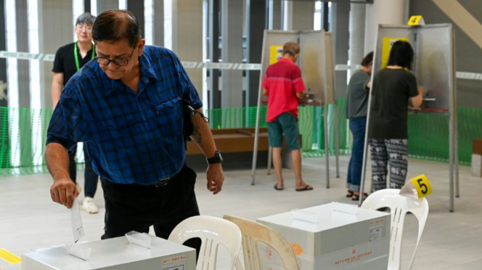 Amplia victoria del partido gobernante en Singapur