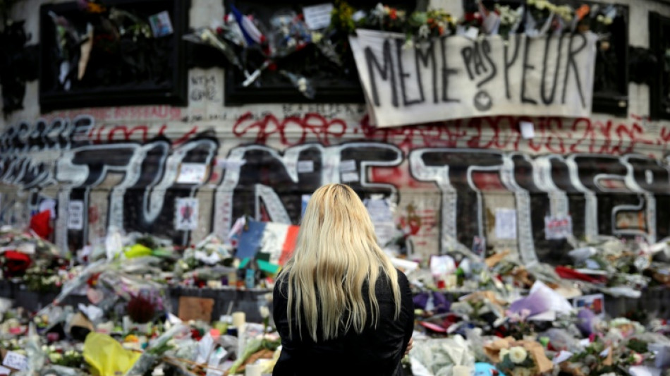 Dez anos de reconstru&ccedil;&atilde;o para v&iacute;timas dos atentados de 2015 em Paris