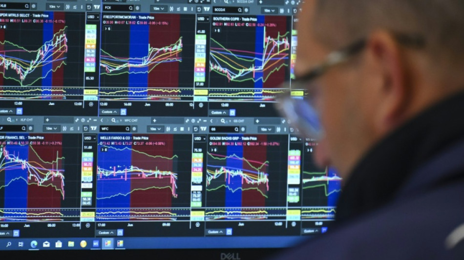 Wall Street en petite hausse, attend des nouvelles des pourparlers sino-américains