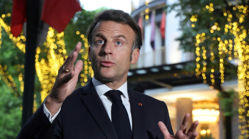 Taxes douanières américaines: Macron se dit "confiant", espère un retour aux "tarifs les plus bas possibles"