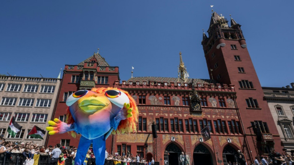 La semaine de l'Eurovision débute par un défilé ensoleillé et des manifestations