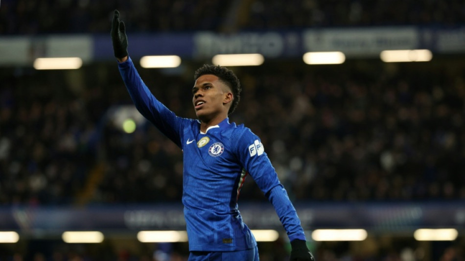 Com gola&ccedil;o de Est&ecirc;v&atilde;o, Chelsea vence Barcelona (3-0) na Champions