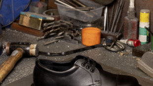 Mhl di Margaret Howell customizza modello iconico di Dr. Martens