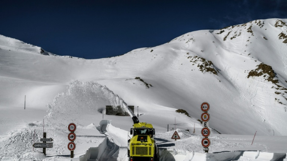 Le ballet des fraises &agrave; neige pour rouvrir le col du Galibier