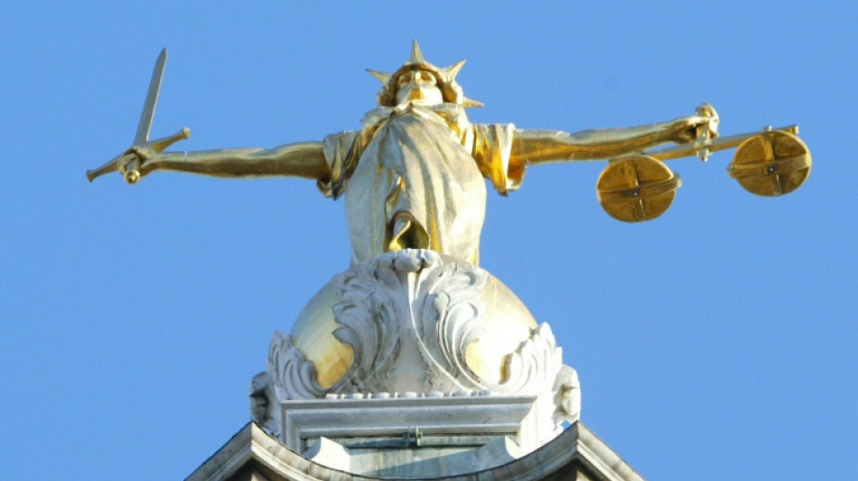 Trois Iraniens inculpés pour espionnage présentés devant la justice au Royaume-Uni