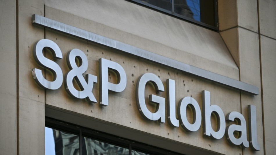 Dette: S&P laisse un répit à la France en laissant sa note inchangée