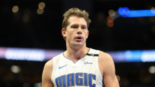 Moritz Wagner feiert Sieg bei NBA-Comeback