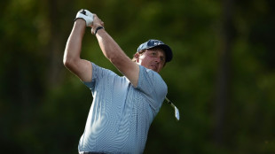 Mickelson pulls out of PGA Championship for family issues