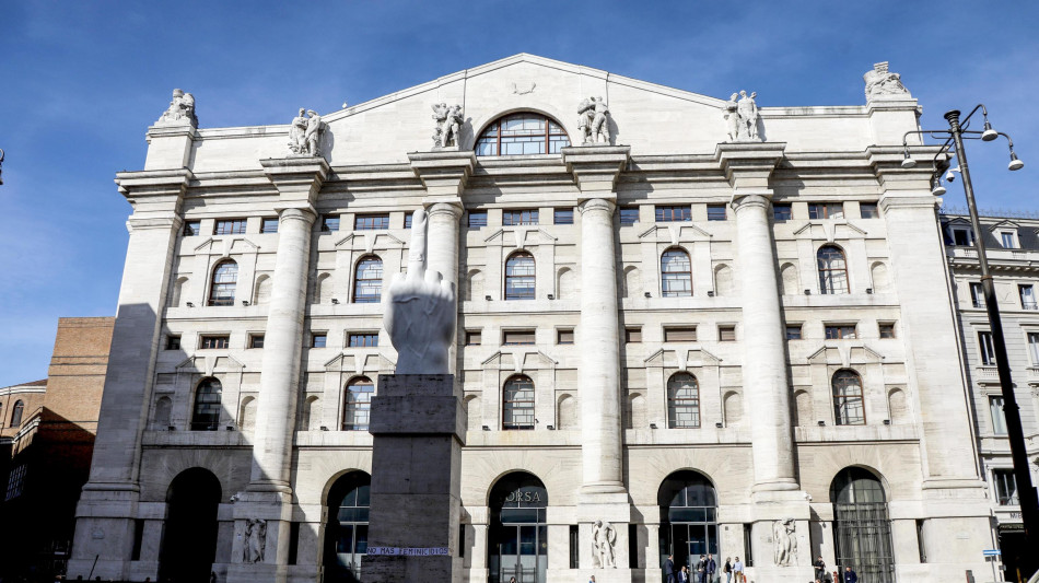 Borsa: Milano accelera (+1%), balzo di Stm e Stellantis, gi&ugrave; Avio
