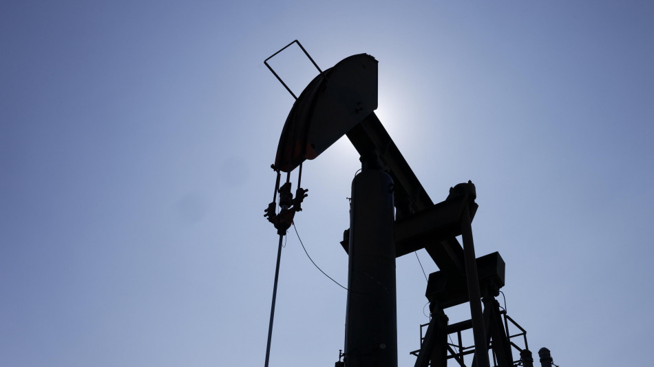 Il petrolio in rialzo, gas verso i 50 euro