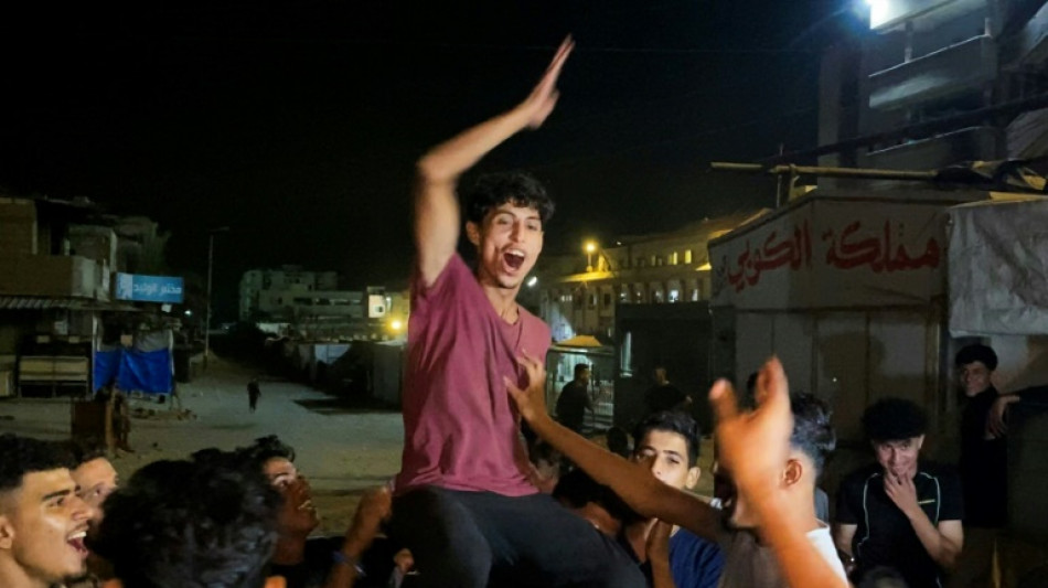 Habitantes de Gaza celebram com euforia anúncio de acordo para encerrar a guerra