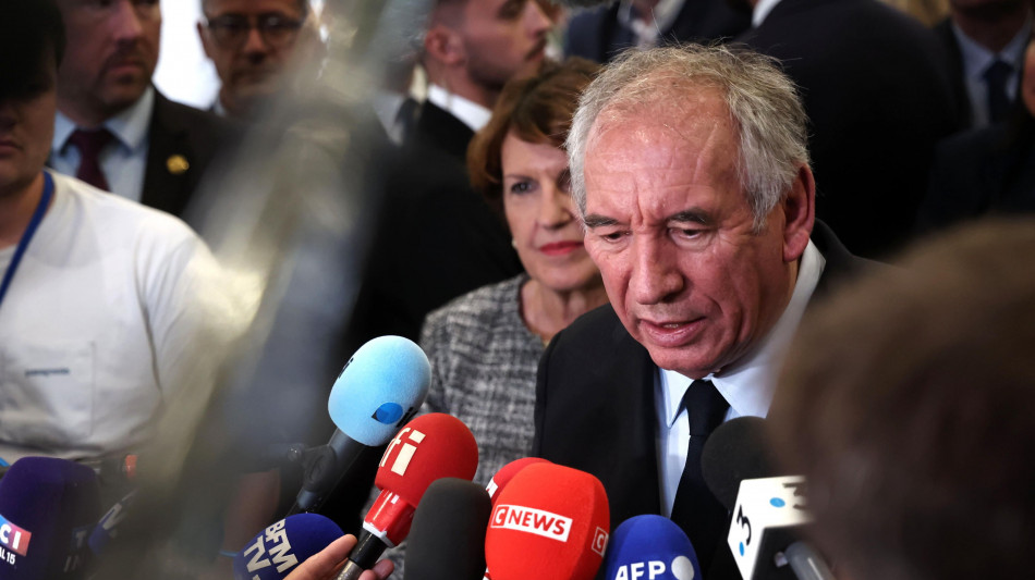 Bayrou, 'l'Italia fa una politica di dumping fiscale'