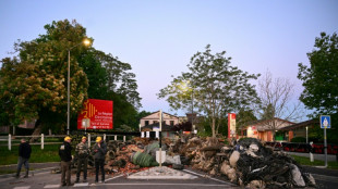 "Stop aux contrôles": des agriculteurs bloquent un lycée agricole de Montauban