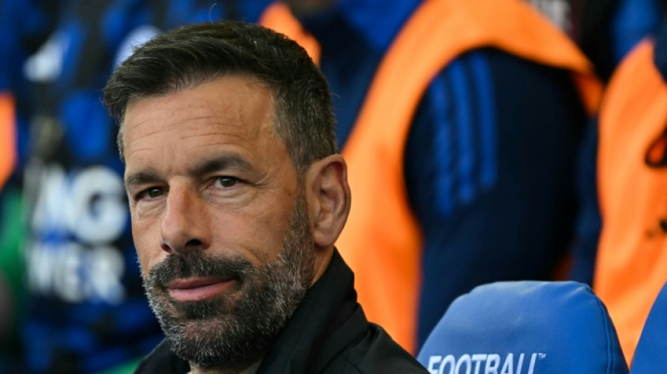 Manager Van Nistelrooy leaves relegated Leicester