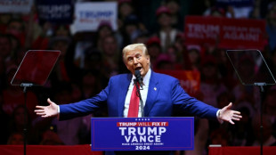 Trump ataca latinos e Kamala em Nova York; democrata devolve as críticas