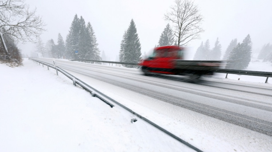Wintereinbruch sorgt in Deutschland f&uuml;r viele Unf&auml;lle - drei Tote in Bayern