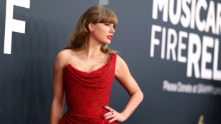 Taylor Swift chora em document&aacute;rio ao lembrar do assassinato de meninas na Inglaterra