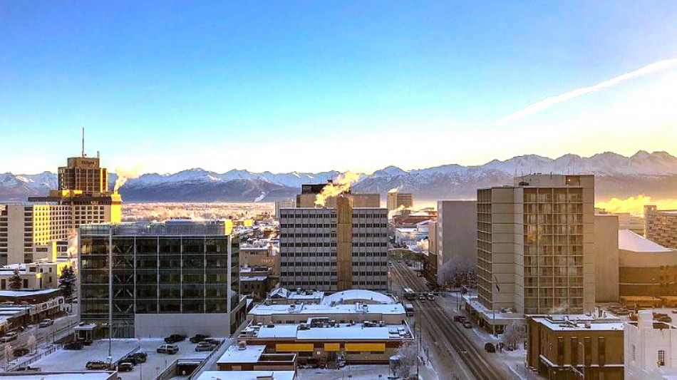 L'aereo con staff Cremlino e giornalisti arrivato a Anchorage