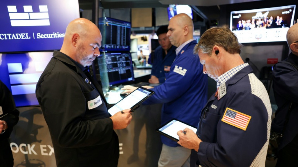 Wall Street ouvre en berne, plombée par le retour des incertitudes commerciales